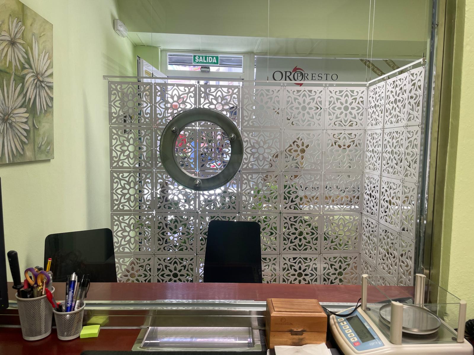 Interior de una tienda de compro-oro